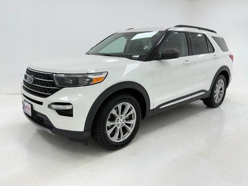 White Metallic 2023 Ford Explorer XLT