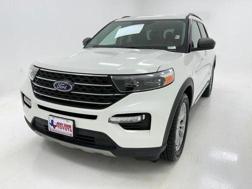 White Metallic 2023 Ford Explorer XLT