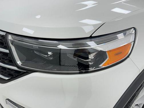 White Metallic 2023 Ford Explorer XLT