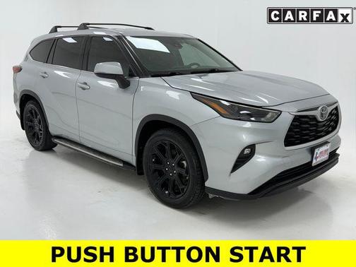 Gray 2022 Toyota Highlander LE