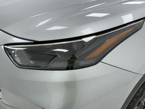 Gray 2022 Toyota Highlander LE