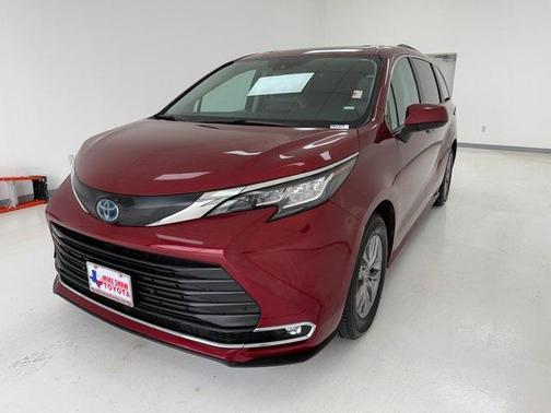 2023 Toyota Sienna XLE 8 Passenger