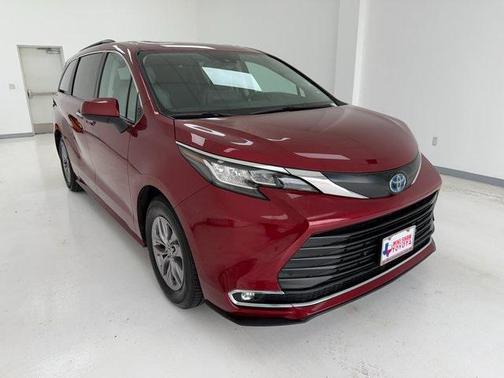 2023 Toyota Sienna XLE 8 Passenger