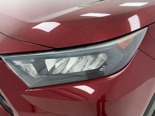 Pearl 2020 Toyota RAV4 LE