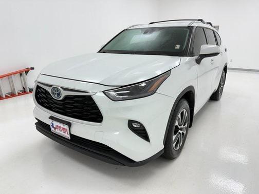 2022 Toyota Highlander Hybrid XLE