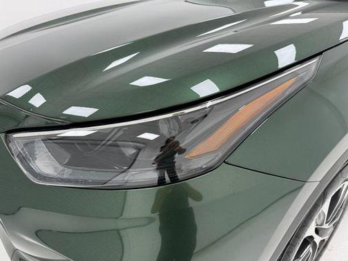 2025 Toyota Highlander Hybrid XLE