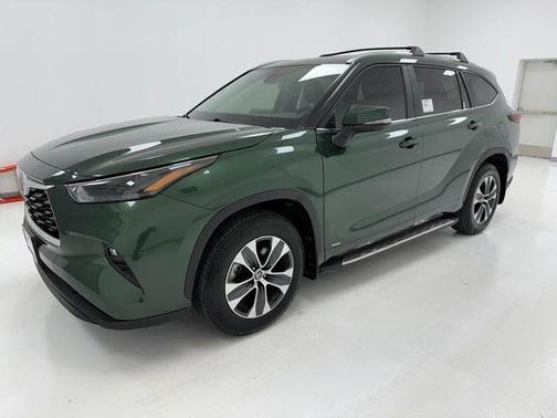 2025 Toyota Highlander Hybrid XLE