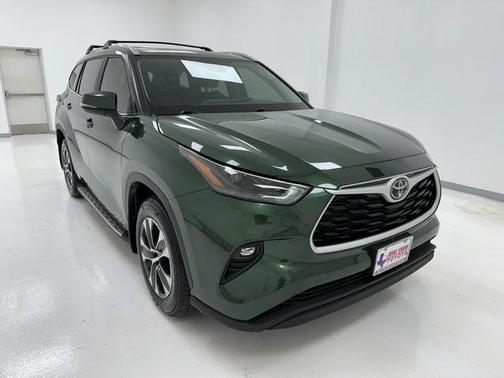 2025 Toyota Highlander Hybrid XLE