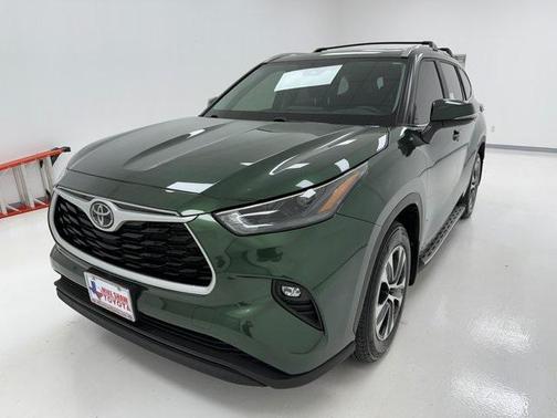 2025 Toyota Highlander Hybrid XLE