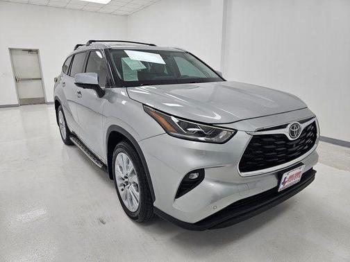 Silver 2024 Toyota Highlander Limited