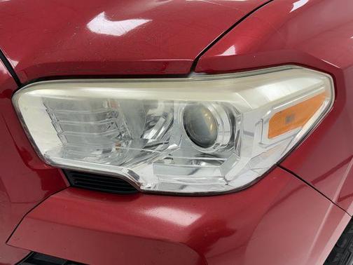 2016 Toyota Tacoma SR