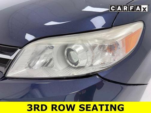 Pearl 2019 Toyota Sienna XLE