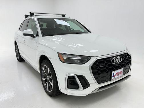 Ibis White 2023 Audi Q5 45 S line Premium Plus