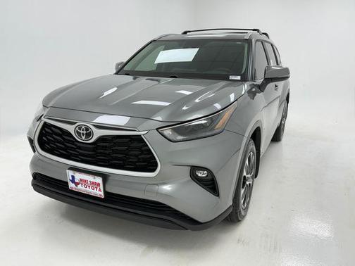 Heavy Metal 2026 Toyota Highlander Hybrid XLE