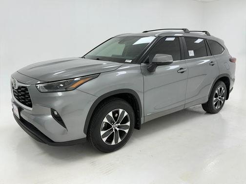Heavy Metal 2026 Toyota Highlander Hybrid XLE