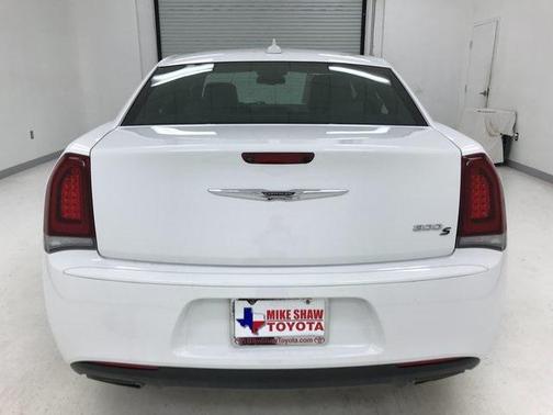 2019 Chrysler 300 S