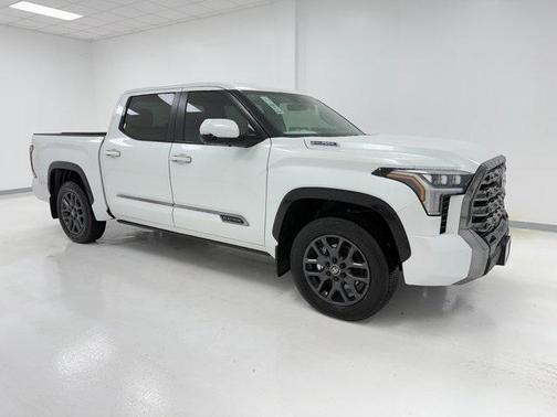 2025 Toyota Tundra Hybrid Platinum