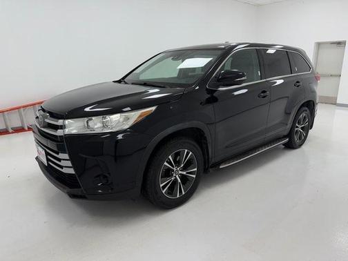 2019 Toyota Highlander LE I4