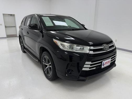 2019 Toyota Highlander LE I4