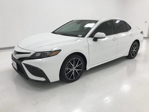 Super White 2021 Toyota Camry SE