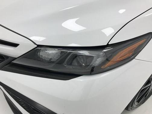 Super White 2021 Toyota Camry SE