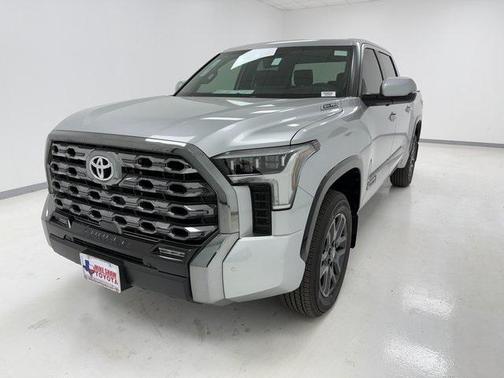 2025 Toyota Tundra Hybrid Platinum
