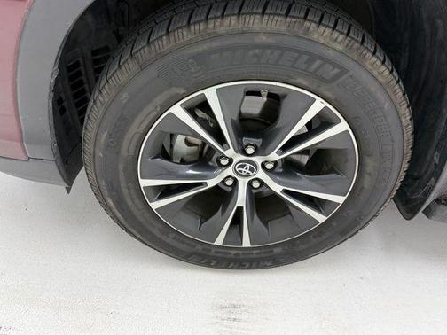 Ooh La La Rouge Mica 2018 Toyota Highlander LE Plus