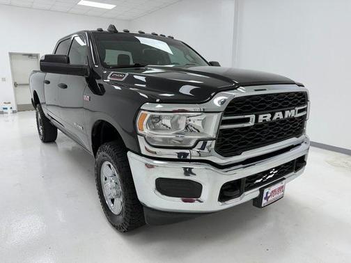 2020 RAM 2500 Tradesman Crew Cab 4X4 6'4' Box