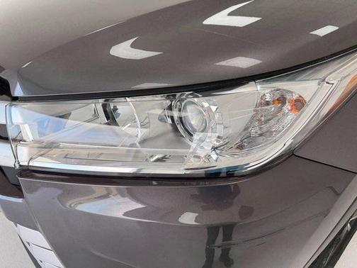 2017 Toyota Highlander LE