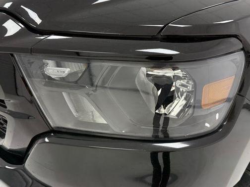 Diamond Black Crystal Pearlcoat 2023 RAM 1500 Big Horn/Lone Star