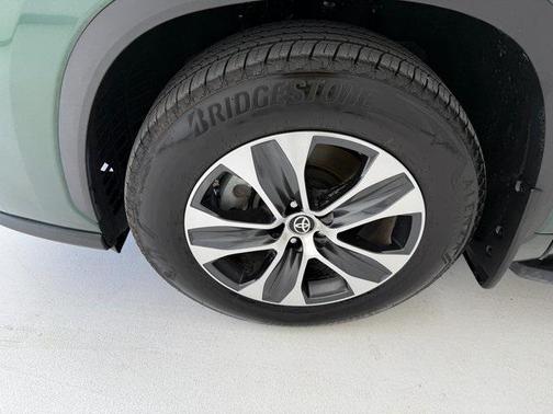 2024 Toyota Highlander Hybrid XLE