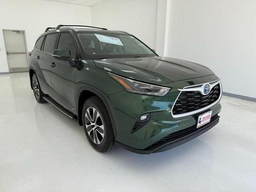2024 Toyota Highlander Hybrid XLE