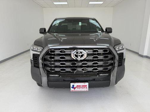 2025 Toyota Tundra Hybrid Platinum
