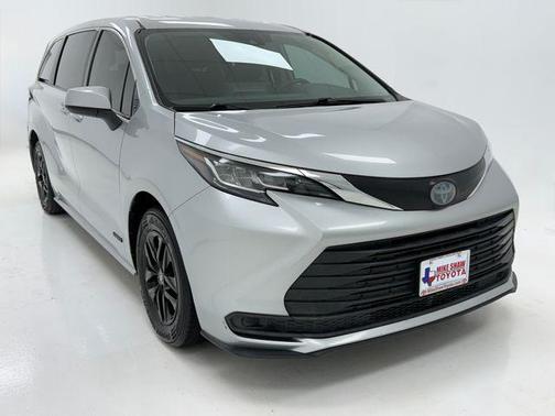 Celestial Silver Metallic 2021 Toyota Sienna LE