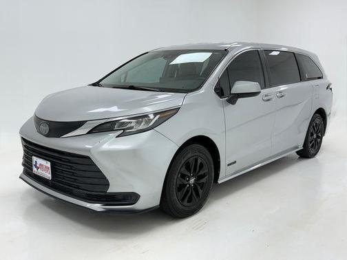 Celestial Silver Metallic 2021 Toyota Sienna LE