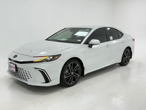 Wind Chill Pearl 2026 Toyota Camry XSE