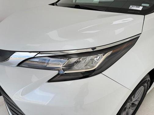 2023 Toyota Sienna XLE 8 Passenger