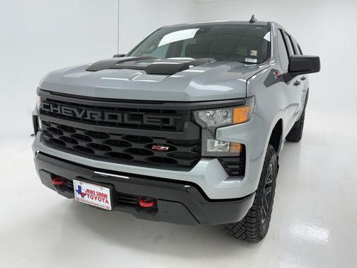 Sterling Gray Metallic 2024 Chevrolet Silverado 1500 Custom Trail Boss
