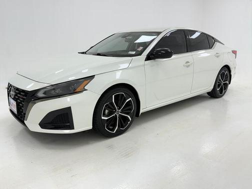 Pearl White Tricoat 2024 Nissan Altima SR FWD
