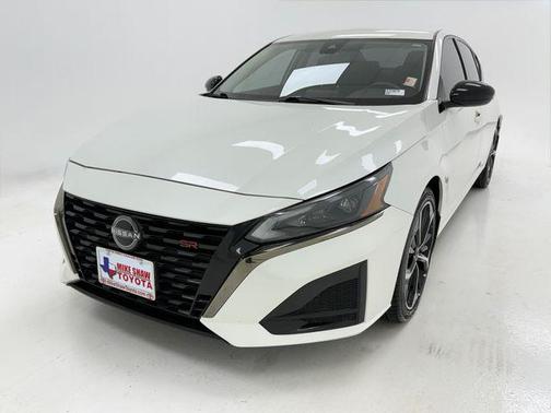 Pearl White Tricoat 2024 Nissan Altima SR FWD