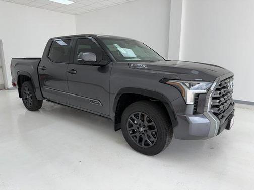 2025 Toyota Tundra Hybrid Platinum