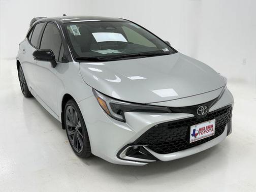 Classic Silver Metallic/Midnight Black Metallic 2026 Toyota Corolla XSE
