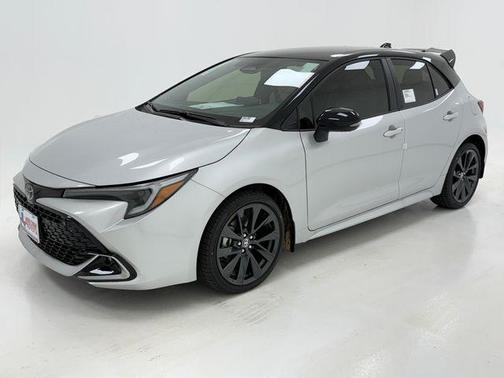 Classic Silver Metallic/Midnight Black Metallic 2026 Toyota Corolla XSE