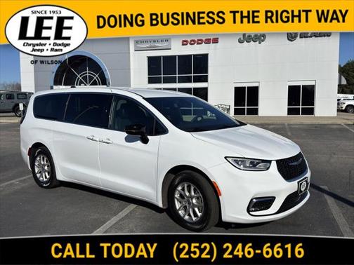 2025 Chrysler Pacifica Select