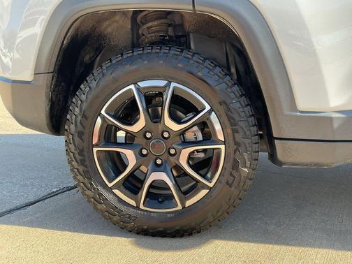 2025 Jeep Compass Trailhawk