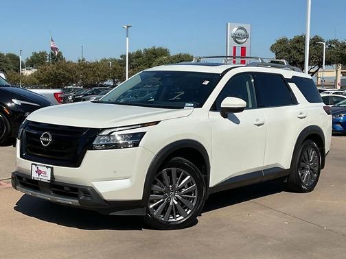 2023 Nissan Pathfinder SL 4WD