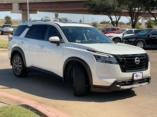 2023 Nissan Pathfinder SL 4WD