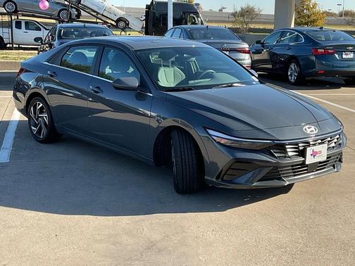 2025 Hyundai ELANTRA SEL