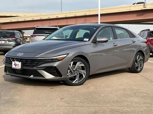 2025 Hyundai ELANTRA SEL