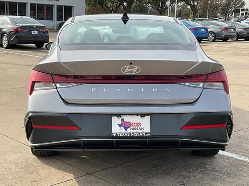 2025 Hyundai ELANTRA SEL